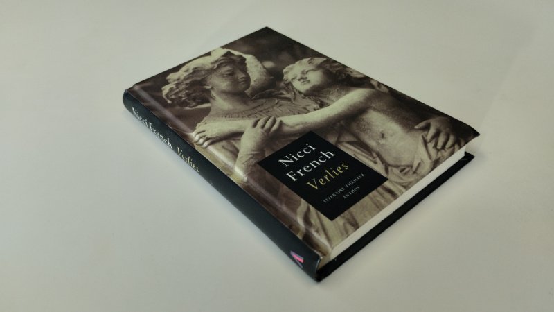 Tweedehands boek: Verlies van auteur Nicci French - In zeer goede staat. Nederlandstalige hardcover. Met naamsticker voorin. Minimale gebruikssporen, pagina's netjes en onbeschreven.