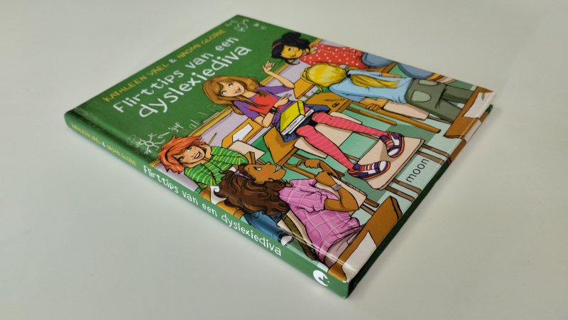 Tweedehands boek: Flirttips van een dyslexiediva van auteur Kathleen Vael - In goede staat. Nederlandstalige hardcover, geschreven op het schutblad. Rest van de pagina's netjes en onbeschreven.