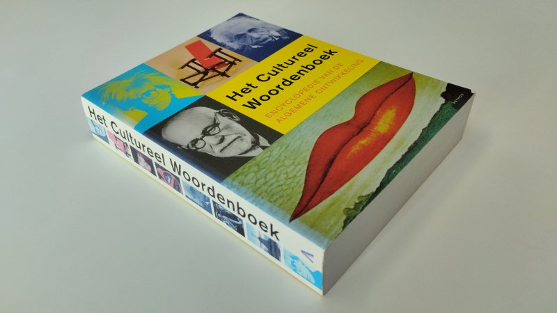 Tweedehands boek: Het cultureel woordenboek encyclopedia van de algemene ontwikkeling van auteur Prof.dr.Dolph Kohnstam - In goede staat. Nederlandstalige paperback. Lichte gebruikssporen aan de kaft. Pagina's netjes en onbeschreven.