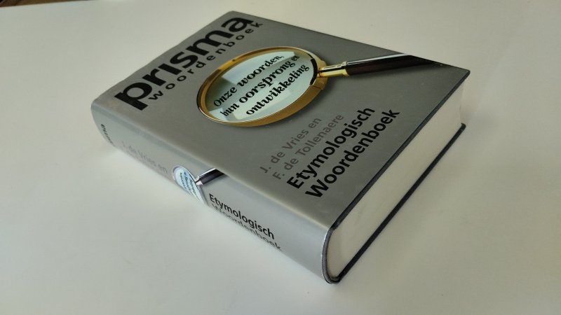 Tweedehands boek: Prisma Etymologisch woordenboek. Onze woorden, hun oorsprong en ontwikkeling. van auteur J. de Vries - In goede staat. Nederlandstalige hardcover met stofomsslag. De stofomslag vertoont lichte gebruikerssporen. Pagina's netjes en onbeschreven.