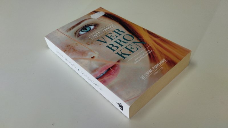Tweedehands boek: Verbroken van auteur Linda Jansma - In goede staat. Nederlandstalige paperback. Omslag en pagina's zijn netjes en vertonen slechts lichte gebruikssporen. Spannende psychologische thriller.