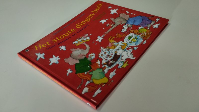 Tweedehands boek: Het stoute dingen-boek, voor peuters en kleuters van auteur Marianne Busser en Ron Schroder - In goede staat. Nederlandstalige hardcover. Kaft en pagina's zijn netjes met  lichte gebruikssporen passend bij normaal gebruik.
