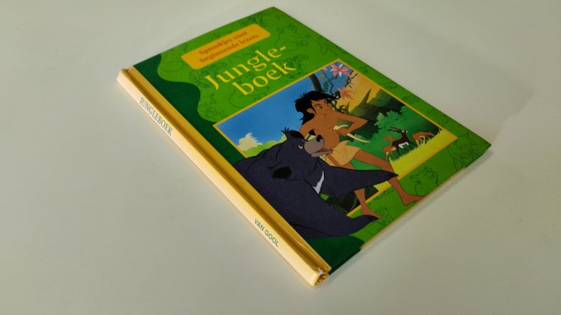 Tweedehands boek: Jungleboek, Sprookjes voor de beginnende lezer. van auteur A.M. Lefèvre - In redelijke tot goede staat. Nederlandstalige hardcover. Het boek heeft vochtschade. Kaft en binnenwerk verder compleet en goed leesbaar. Fraai geïllustreerd boek voor beginnende lezers.