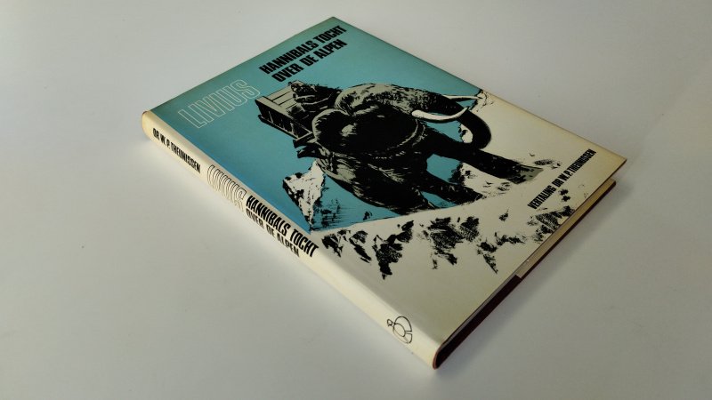 Tweedehands boek: Hannibals tocht over de Alpen van auteur Dr. W.P. Theunissen - In redelijke tot goede staat. Nederlandstalige hardcover met stofomslag. Zowel stofomslag als de pagina's zijn verkleurd. Pagina's zijn netjes en onbeschreven.