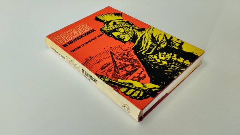 Tweedehands boek: De Gallische oorlog van auteur Caius Julius Caesar, F. H. van Katwijk-Knapp - In redelijke tot goede staat. Nederlandstalige hardcover met stofomslag. Zowel kaft als pagina's zijn verkleurd. Pagina's zijn onbeschreven.