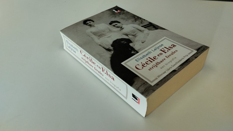 Tweedehands boek: Cecile en Elsa strijdbare freules, een biografie van auteur Elisabeth Leijnse - In goede staat. Nederlandstalige paperback. Beetje holle rug. Kaft en pagina's zijn netjes met lichte gebruikssporen passend bij de leeftijd. Naam voorin, rest van de pagina's onbeschreven.