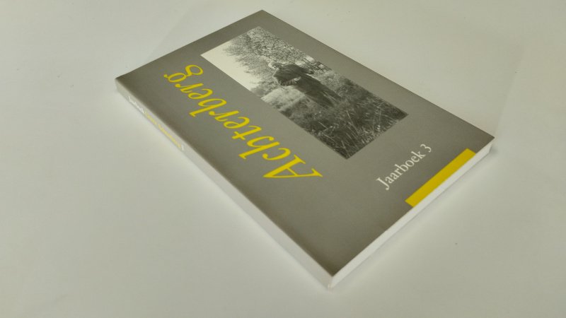 Tweedehands boek: Jaarboek Gerrit Achterberg van auteur Redactie Stichting Genootschap Gerrit Achterberg - In zeer goede staat. Nederlandstalige paperback met flappen. Kaft en pagina's zijn netjes, met slechts lichte gebruikssporen passend bij de leeftijd. Ex Libris reliefstempel voorin