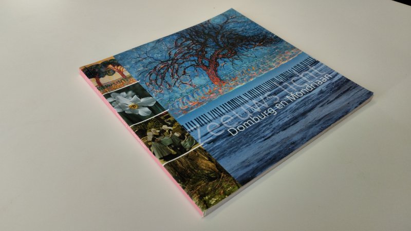 Tweedehands boek: Zeeuws licht van auteur Marcel van Ool, Anton van Haperen, Matthijs G. C. Schouten - In zeer goede staat. Nederlandstalige paperback. Kaft en pagina's zijn netjes, met lichte gebruikssporen passend bij de leeftijd. Ex Libris reliefstempel voorin