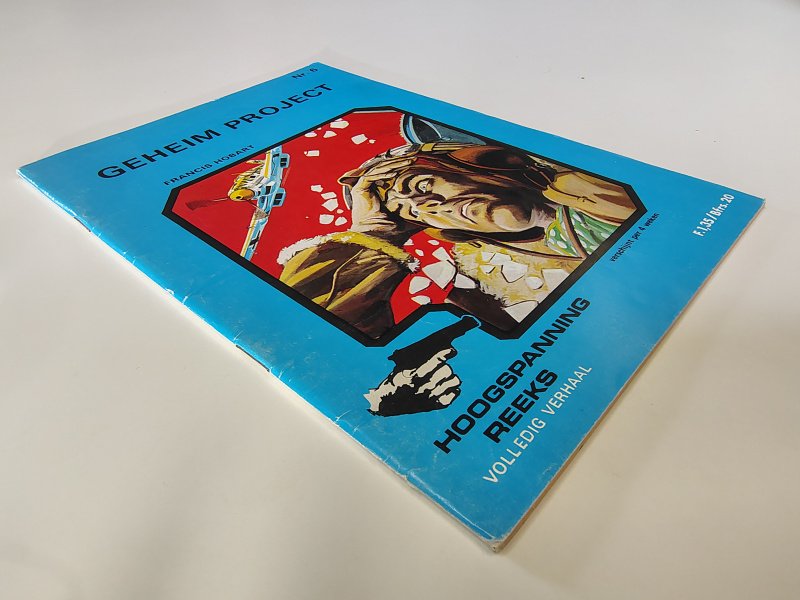 Tweedehands boek: Geheim Project (Hoogspanning Reeks nr. 6) - Volledig verhaal van auteur Francis Hobart, Cor Docter - Paperback geniet pulpboekje, lichte slijtage voorkant kaft. Geen roestvlekken of scheurtjes rondom de nietjes. Binnenkant netjes, onbeschadigd en mooi egaal.