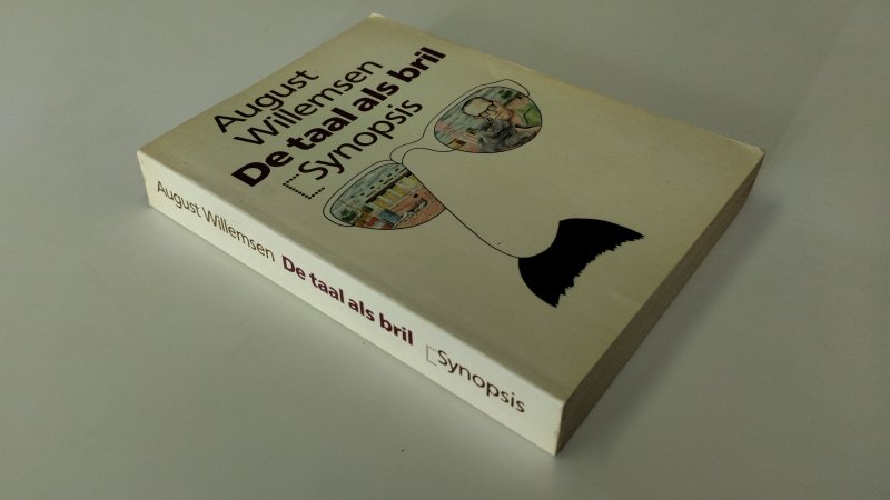 Tweedehands boek: De taal als bril van auteur August Willemsen - In goede staat. Nederlandstalige paperback. Kaft en pagina's zijn netjes met lichte gebruikssporen passend bij de leeftijd. Licht verkleurd, pagaina's netjes en onbeschreven. Ex Libris reliefstempel voorin.