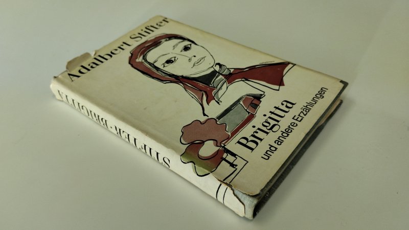Tweedehands boek: Brigitta und andere erzahlungen van auteur Adalbert Stifter - In redelijke staat. Duitstalige hardcover met stofomslag. Stofomslag heeft duidelijke gebruikssporen en enkele scheurtjes/randslijtage. Band en pagina's zijn verder netjes en goed leesbaar. Op schutblad geschreven.