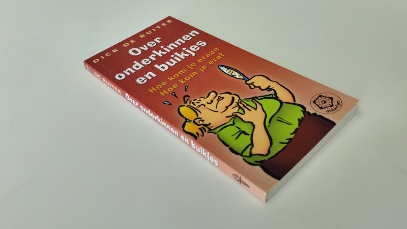 Tweedehands boek: Over onderkinnen en buikjes van auteur Dick de Ruiter - In zeer goede staat. Nederlandstalige paperback. Omslag en pagina's verkeren in nette staat met slechts lichte gebruikssporen.