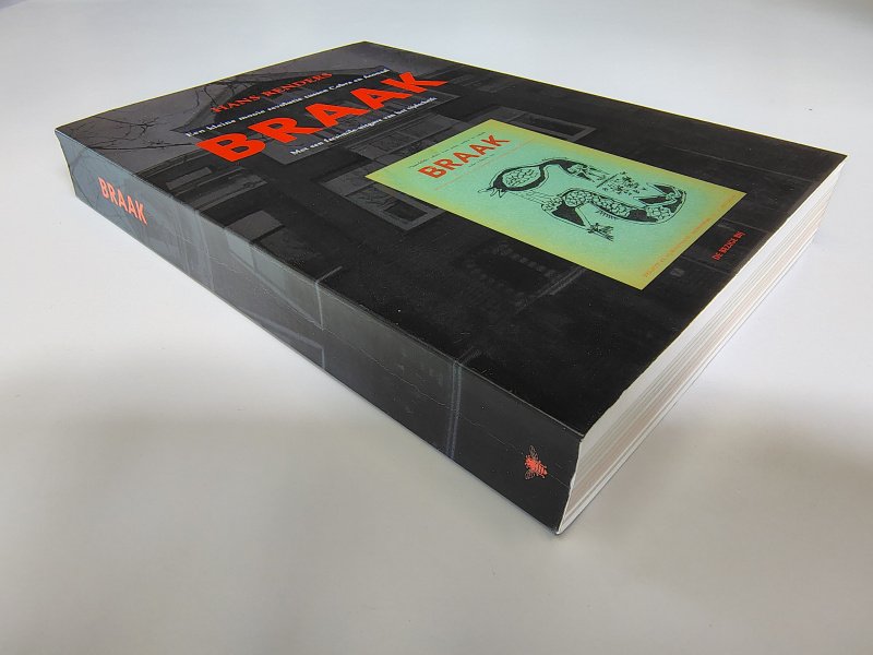 Tweedehands boek: Braak van auteur Hans Renders - Paperback met flappen, rechte rug en lichte leesvouw. Minimale gebruikerssporen. ex-libris reliëf stempeltje voorin, verder onbeschreven en netjes. In zeer goede staat.