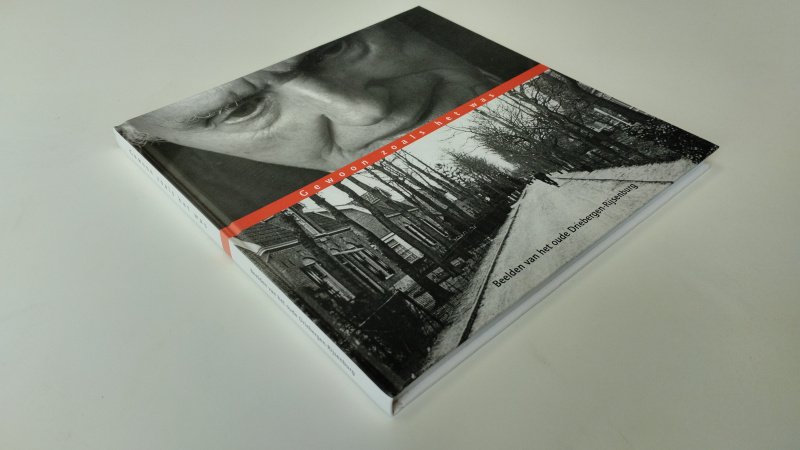 Tweedehands boek: Gewoon zoals het was, beelden van het oude Driebergen-Rijsenburg van auteur Stichting De Werkhoven voor lokale historie - In goede staat. Nederlandstalige hardcover. Geschreven op schutblad. Pagina's netjes en onbeschreven