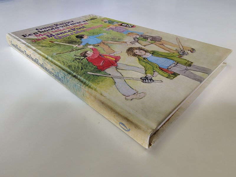 Tweedehands boek: Een hoofd vol macaroni van auteur Guus Kuijer, Mance Post - Hardcover, gebonden. Lichte verkleuring schutbladen, verder onbeschreven en netjes. In uitstekende staat!