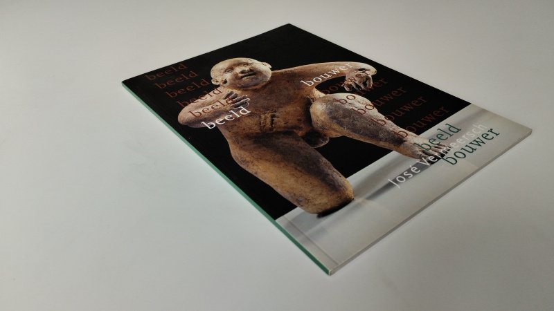 Tweedehands boek: Beeldbouwer van auteur Jose Vermeersch - In goede staat. Nederlandstalige paperback. Kaft en pagina's zijn netjes met lichte gebruikssporen passend bij de leeftijd. Fraai geïllustreerde kunstuitgave met veel afbeeldingen in kleur en zwart-wit.