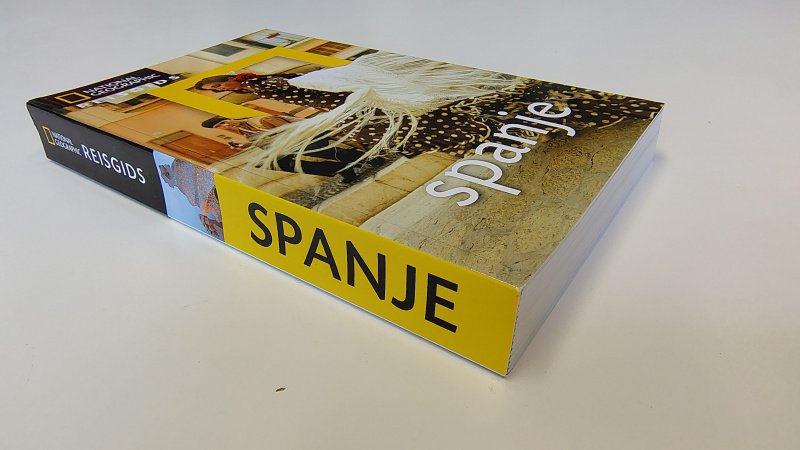 Tweedehands boek: National Geographic reisgids Spanje van auteur F. Dunlop - Paperback met flappen met rechte rug zonder leesvouwen. Oogt als nieuw. Minimale verkleuring witte bladzijdes, onbeschreven en netjes.