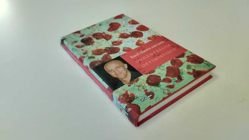 Tweedehands boek: Ongeneeslijk optimistisch van auteur Karel Glastra van Loon - In zeer goede staat. Nederlandstalige hardcover met stofomslag. Ex Libries reliefstempel voorin. Voor de rest zo goed als nieuw.