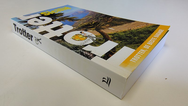 Tweedehands boek: Trotter Sicilië van auteur lannoo Trotter - Paperback met rechte rug en lichte leesvouw. Minimale gebruikerssporen puntjes kaft. Binnenwerk als nieuw!