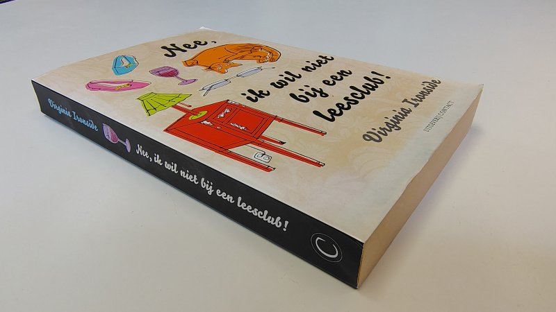 Tweedehands boek: Nee, ik wil niet bij een leesclub! van auteur Virginia Ironside - Paperback met rechte rug zonder leesvouwen. Lichte gebruikerssporen randen kaft en onderkant rug. Binnenwerk onbeschreven en netjes.