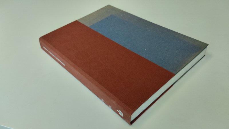 Tweedehands boek: Lucebert van auteur Lucebert - In goede staat. Nederlandstalige hardcover zonder stofomslag Halflinnen gebonden uitgave. Kaft vertoont lichte gebruikssporen.Bovenkant snede ouderdomsvlekjes. Op rug vlekje. Ex Libris reliefstempel voorin.