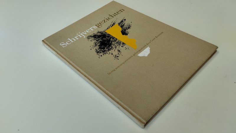 Tweedehands boek: Schrijversgezichten van auteur Geert Kooiman - In redelijke tot goede staat. Kaft is verkleurd en vlekkerig. Kaart met boodschap geplakt en geschreven op binnenkantkaft/schutblad. Ouderdomsvlekken op het schutblad. Pagina's onbeschreven en netjes.