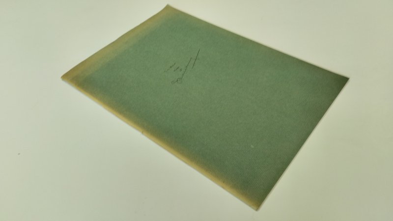 Tweedehands boek: Radar van auteur Gerrit Achterberg - In goede staat. Nederlandstalige gebrocheerde uitgave. Exemplaar nummer 305. Zesde druk van 20 mei 1970. Kaft vertoont lichte gebruikssporen en lichte verkleuring langs de randen. Pagina's zijn schoon en compleet.