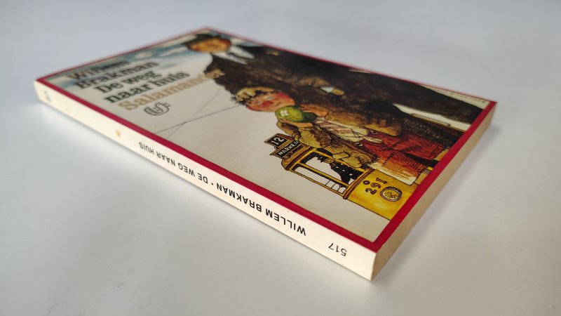 Tweedehands boek: De weg naar huis van auteur Willem Brakman - Salamander 517 pocket met rechte rug zonder leesvouwen. Minimale gebruikerssporen puntjes kaft. Binnenwerk onbeschreven en netjes.