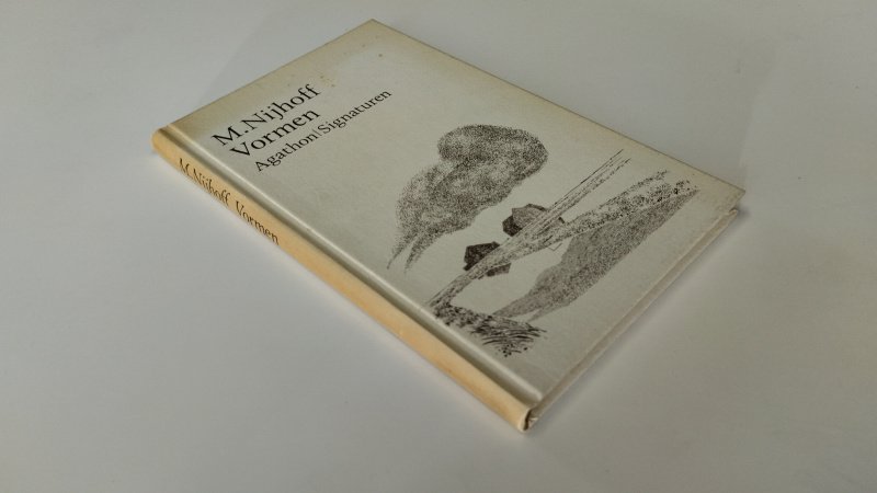 Tweedehands boek: Vormen van auteur Martinus Nijhoff - In redelijke staat. Nederlandstalige hardcover zonder stofomslag. Kaft duidelijk verkleurd door ouderdom. Pagina's eveneens verkleurd. Boekblok verder stevig en compleet. Normale gebruikssporen passend bij leeftijd.