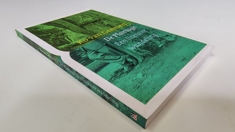 Tweedehands boek: De plantage, een literaire wandeling van auteur Ko van Geemert - Paperback, als nieuw!