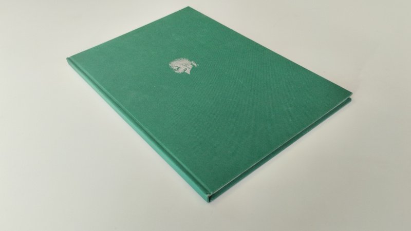 Tweedehands boek: Geschichte der Schwarzen-Häupter in Riga van auteur G. Tielemann - In goede staat. Duitstalige hardcover zonder stofomslag. Kaft vertoont lichte gebruikssporen. Pagina's zijn schoon en intact.
