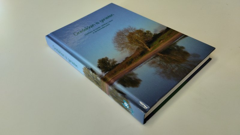 Tweedehands boek: Ontdekken is genieten van auteur Dirk Muller - In goede staat. Nederlandstalige hardcover. Omslag en band vertonen lichte gebruikssporen. Pagina's zijn schoon en netjes. Rijk geïllustreerd