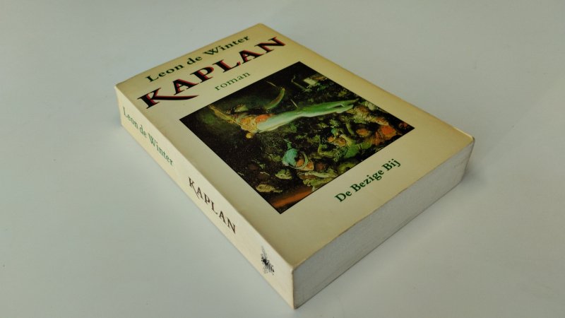 Tweedehands boek: Kaplan van auteur Léon de Winter - In goede staat. Nederlandstalige paperback. Zowel kaft als pagina's verkleurd, maar onbeschreven en netjes. Stevig in de binding