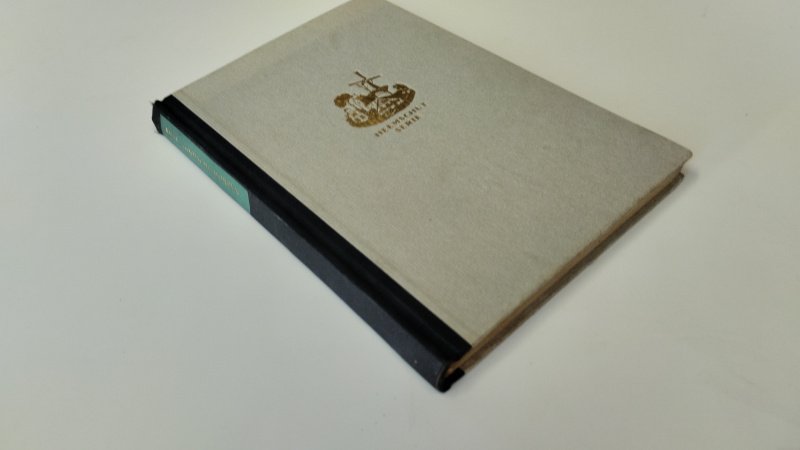 Tweedehands boek: De gooische dorpen van auteur W.J. Rust - In goede staat. Nederlandstalige hardcover. Geen stofomslag aanwezig. Linnen band met lichte gebruiks- en ouderdomssporen. Hoeken licht gestoten. Pagina's gezien de leeftijd netjes bewaard en onbeschreven.