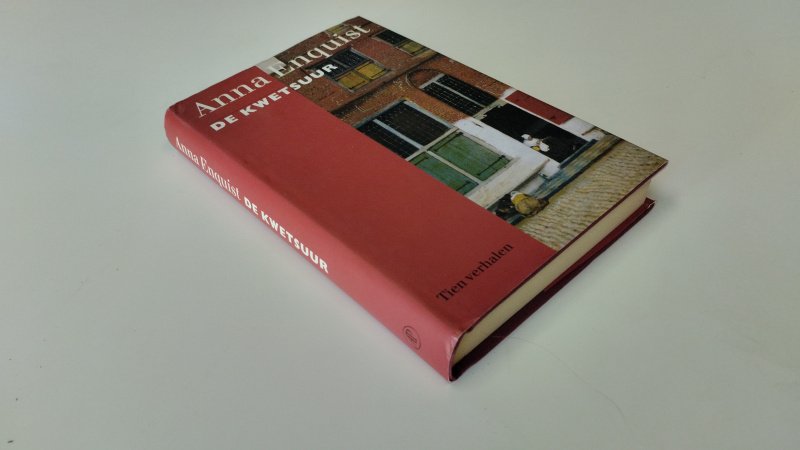 Tweedehands boek: De kwetsuur van auteur Anna Enquist - In goede staat. Nederlandstalige hardcover met stofomslag. Lichte gebruikerssporen aan de omslag. Pagina's zijn vergeeld door het soort papier, maar netjes en onbeschreven