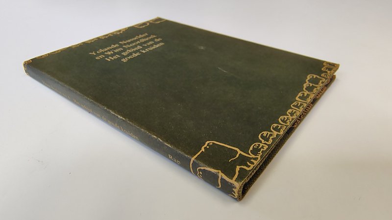 Tweedehands boek: Het gebied van de goede kruiden van auteur Yolande Nusselder en Wim Noordhoek - Hardcover dwergboekje compact formaat van 11 x 14 cm, met stofomslag in zeer goede conditie. Omslag lichte gebruikerssporen. Schutbladen en binnenkant kaft verkleurd, verder onbeschreven en netjes.