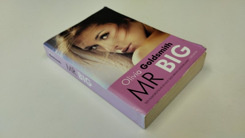 Tweedehands boek: Mr. Big van auteur Olivia Goldsmith - In redelijke staat. Gelezen, met gebruikerssporen aan de kaft en pagina's. Pagina's zijn onbeschreven