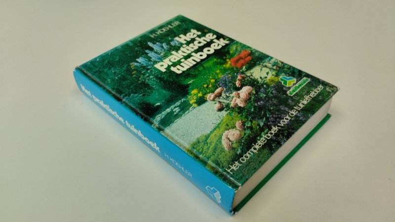 Tweedehands boek: Het praktische tuinboek van auteur Horst Koehler - In goede staat. Nederlandstalige hardcover. Kaft heeft lichte gebruikssporen aan de hoeken en randen. Pagina's licht verkleurd, maar netjes en onbeschreven en stevig in de binding.