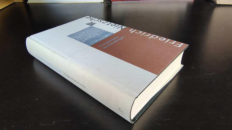 Tweedehands boek: De geboorte van de tragedie, of Griekse cultuur en pessimisme van auteur Friedrich Nietzsche - Hardcover met stofomslag. Omslag lichte verkleuring langs de randen en rug. Binnenwerk als nieuw! Eerste druk van deze herziene vertaling binnen De Nietzsche-Bibliotheek .