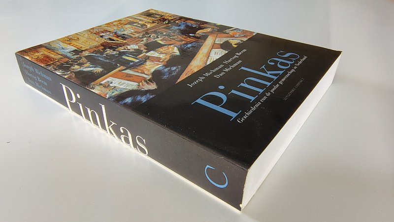 Tweedehands boek: Pinkas Geschiedenis van de joodse gemeenschap in Nederland van auteur Jozeph Michman, Hartog Beem, Dan Mikhman - Paperback met rechte rug zonder leesvouwen. Minimale gebruikerssporen puntjes kaft. Lichte verkleuring achterzijde kaft en witte bladzijdes, verder onbeschreven en netjes.