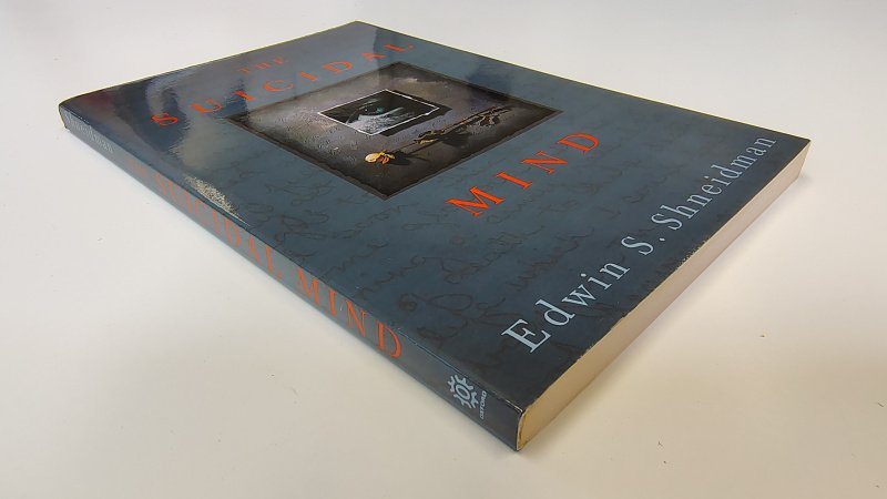 Tweedehands boek: The Suicidal Mind van auteur Edwin S. Shneidman - Engelstalige paperback met rechte rug zonder leesvouwen. Minimale gebruikerssporen puntjes kaft. Witte achterzijde kaft licht verkleurd. Bladzijdes verkleurd als in pocket, verder onbeschreven en netjes.
