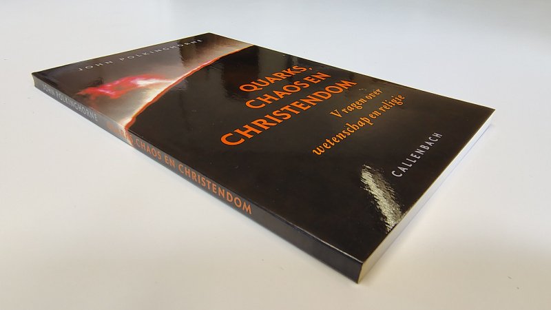 Tweedehands boek: Quarks, chaos en christendom van auteur John Polkinghorne - Paperback met recht rug zonder leesvouwen. Minimale verkleuring van de bladzijdes, verder onbeschreven en netjes. In zeer goede staat.