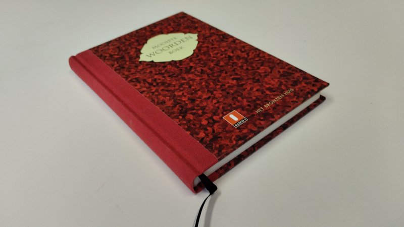 Tweedehands boek: Mooiste woorden boek van auteur Diverse auteurs - In zeer goede staat. Nederlandstalige hardcover met linnenband. Hele lichte gebruiksspoor aan de hoek, pagina's netjes, onbeschreven en stevig in de binding