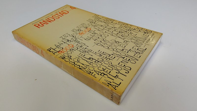 Tweedehands boek: Randstad 4 van auteur samengesteld door Simon Vinkenoog - Paperback met rechte rug zonder leesvouwen. Kaft en rug verkleurd. Luchtbellen op de rug onder de plastic laag. Snede boven en zijkant verkleurd en vlekjes. Binnenwerk onbeschreven en netjes.