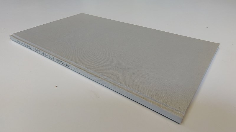 Tweedehands boek: Een absoluut muizegat van auteur Arie van den Berg - Hardcover zonder omslag, gesigneerd door Arie van den Berg, beperkte oplage van 70, dit is nummer 40.