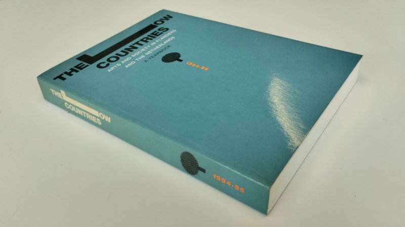 Tweedehands boek: Low Countries Yearbook 1994/95 van auteur Diverse auteurs - In zeer goede staat. Engelstalige paperback met flappen. Ex Libris reliefstempel voorin. Pagina's netjes, onbeschreven en goed in de binding.