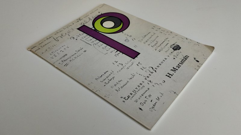 Tweedehands boek: Schrijvers prentenboek deel 4: H. Marsman van auteur Diverse auteurs - Nederlandstalige geïllustreerde paperback uit 1963.De kaft vertoont duidelijke gebruikerssporen, verkleuring, vlekjes en slijtage aan randen en hoeken; pagina’s ouderdomsverkleurd.