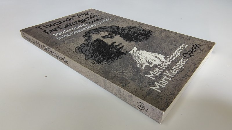 Tweedehands boek: De gezegende, het leven van Spinoza in honderdzeven scènes van auteur Theun de Vries - Paperback met flappen, oogt als nieuw!