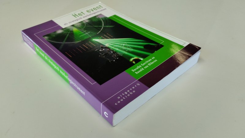 Tweedehands boek: Het event als strategisch marketinginstrument van auteur Dorothe Gerritsen en Ronald van Olderen - In zeer goede staat. Nederlandstalige softcover, hele lichte gebruikerssporen aan de kaft. Pagina's netjes, onbeschreven en stevig in de binding