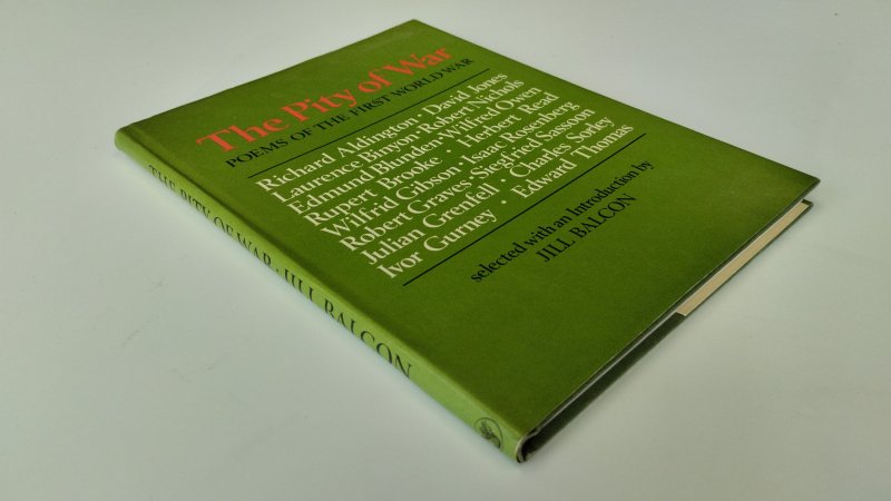Tweedehands boek: The Pity of War van auteur Jill Balcon - In goede staat. Engelstalige Hardcover met stofomslag. Lichte gebruikssporen aan de kaft. Binnenkant stofomslag is verkleurd. Pagina's netjes, onbeschreven en stevig in de binding